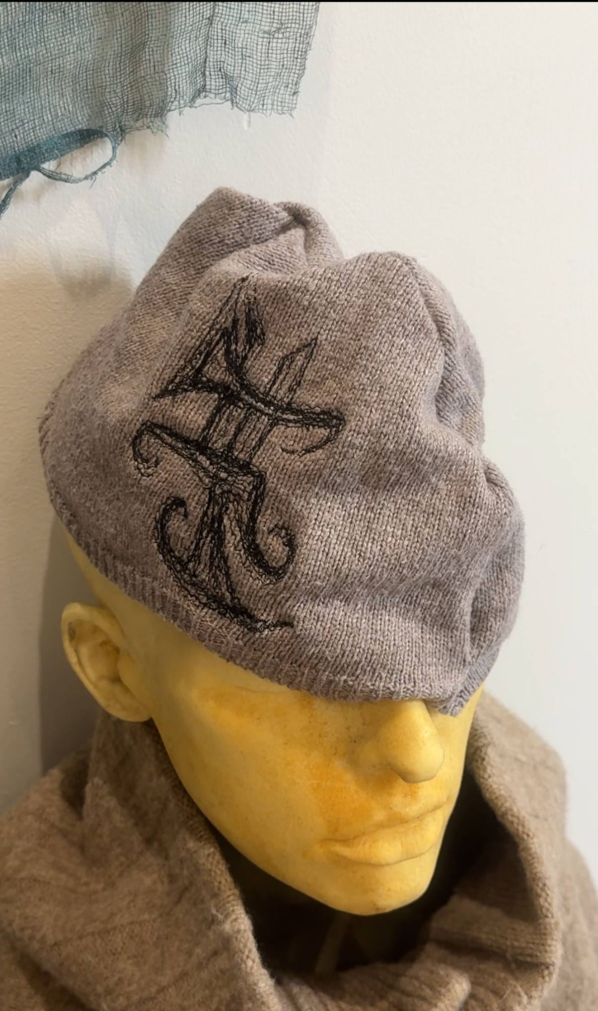 In.still.air Embroidered Beanie
